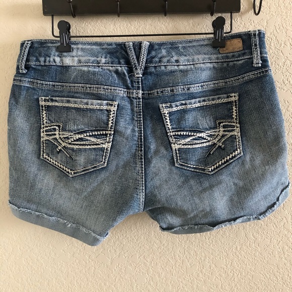 SOLD 3/$15🦉 Reign Denim Cut-off Shorts s13 - Picture 5 of 6